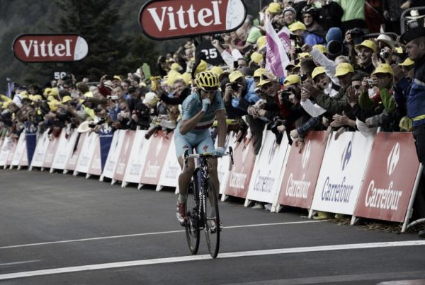 Contador é baixa na chegada em alto de Nibali