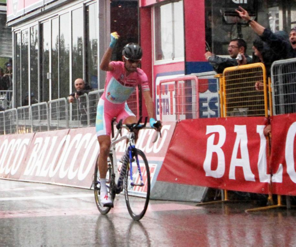 Nibali fue el más veloz y dejó casi sentenciado el Giro