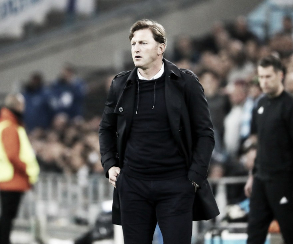 Técnico do Leipzig lamenta desatenção após eliminação na Europa League: “Difícil digerir”