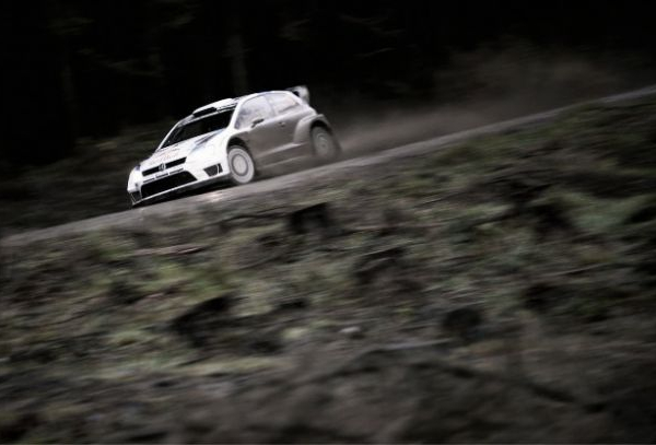 WRC - Rally Galles, giorno 1: Lotta Ogier-Latvala, dietro l'abisso