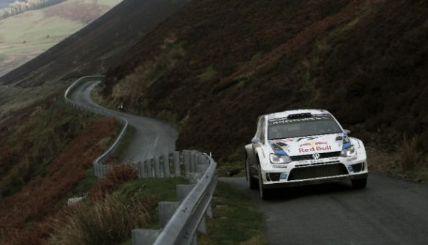 WRC - Rally Galles, giorno 2: Latvala esce, Ogier leader solitario