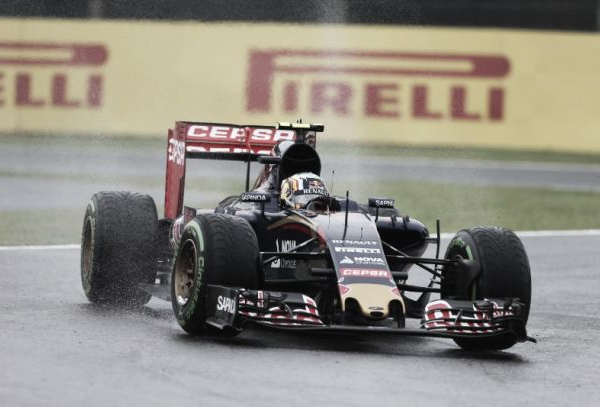 F1, Suzuka: Sainz e Kvyat in testa nelle prime libere sotto la pioggia