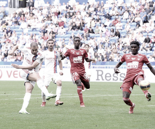 Lyon joga mal e estreia na Ligue 1 com empate diante do Brest