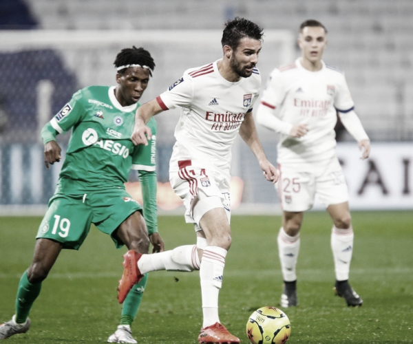 Le Derby Rhônalpin: Lyon vira no segundo tempo, mantém boa fase e amplia crise no Saint-Étienne