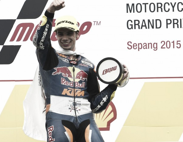 Vuelta al 2015. GP de Malasia: Oliveira gana y lleva la decisión del título a Valencia