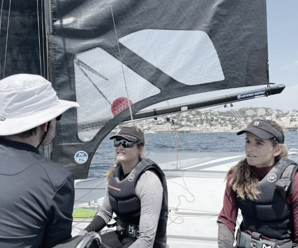 Vela: Martine Grael e Kahena Kunze estreiam novo barco em evento-teste em Marselha
