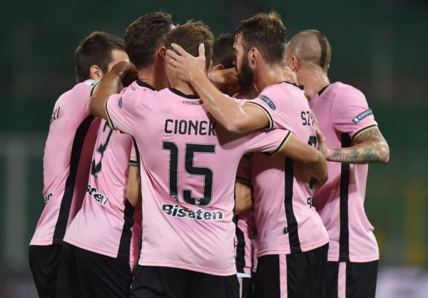 Serie B: il Palermo passeggia ad Avellino e sale in vetta