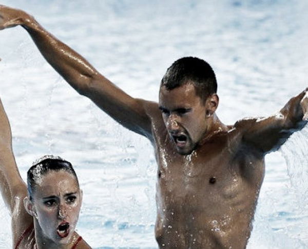 España se estrena en natación artística con un bronce en dúo técnico mixto