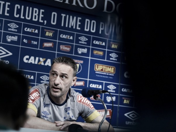 Paulo Bento elogia contratações do Cruzeiro e destaca desafio de enfrentar líder Palmeiras