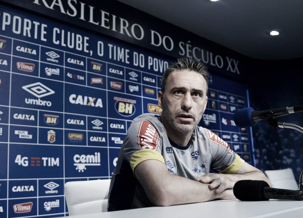 Contestado no cargo, Paulo Bento confirma Ábila para próxima partida: "Poderá nos ajudar"
