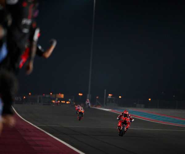 Cómo ha cambiado el GP de Qatar  de MotoGP en cuatro meses 