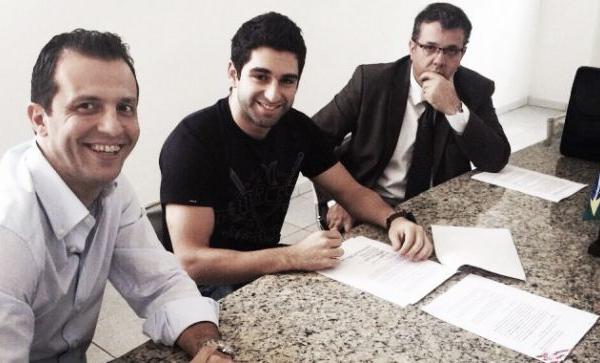 Náutico acerta novo contrato com meia Pedro Carmona até o fim de 2015