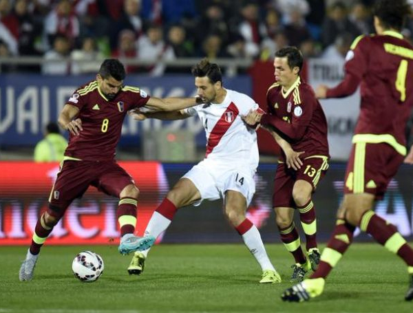 Claudio Pizarro Scores, Peru Defeats Shorthanded Venezuela