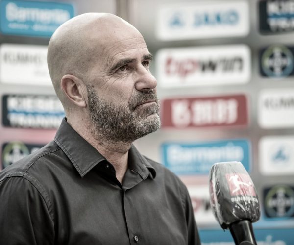 Técnico do Leverkusen, Peter Bosz lamenta ficar fora da Champions em boa temporada: "Estamos decepcionados"