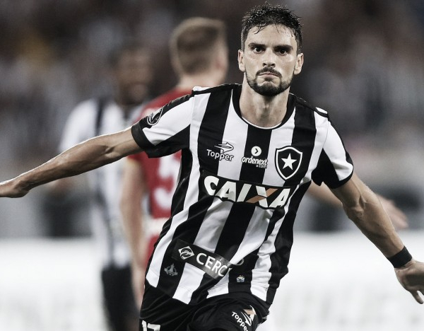 Rodrigo Pimpão renova contrato com Botafogo até 2019