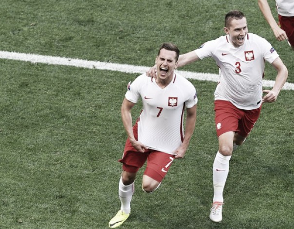 Polonia arranca la Eurocopa 2016 superando a Irlanda del Norte con lo justo