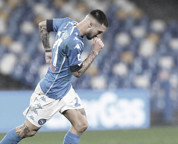 Napoli bate ameaçado Parma e encosta no G-4 da Serie A