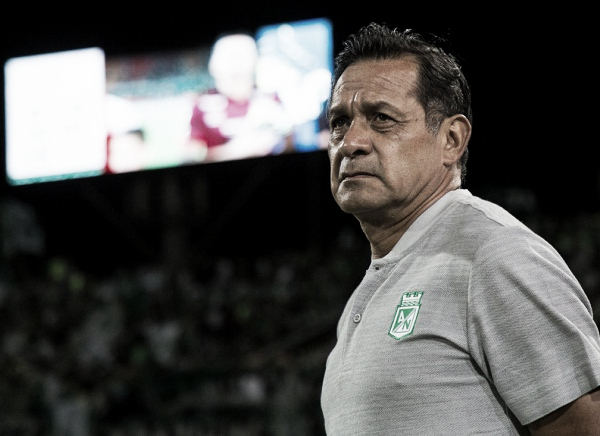 Pompilio
Páez: “Como cambiaron las circunstancias del partido, había que modificar el
equipo”