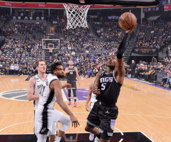 Points and Highlights: Sacramento Kings 131-129 San Antonio Spurs in NBA 2023-24
