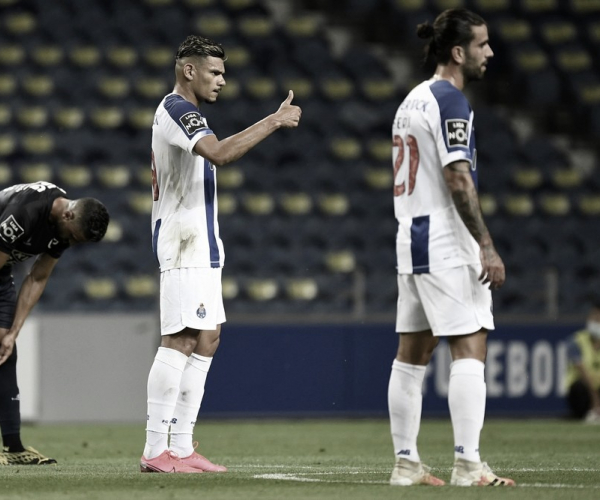 Porto goleia Belenenses e fica a duas vitórias do título português