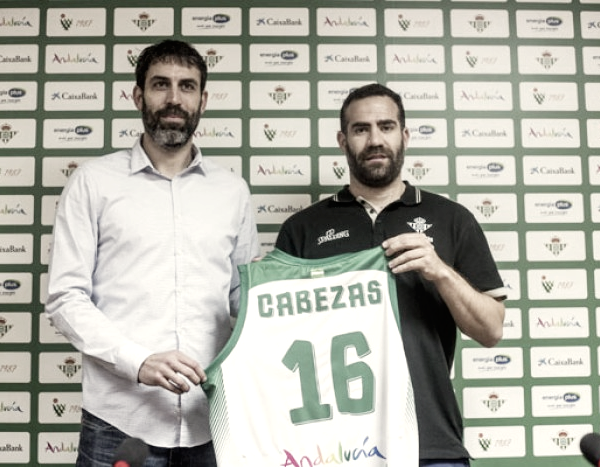 Carlos Cabezas, presentado como jugador del Real Betis Energía Plus