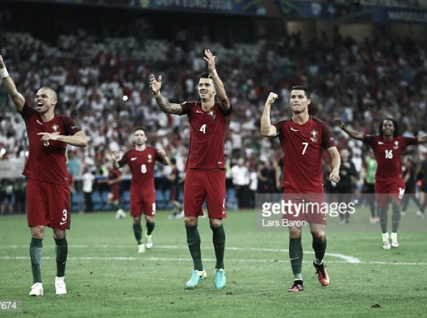 Patrício defende e Quaresma carimba: Portugal nas «meias» do EURO 2016