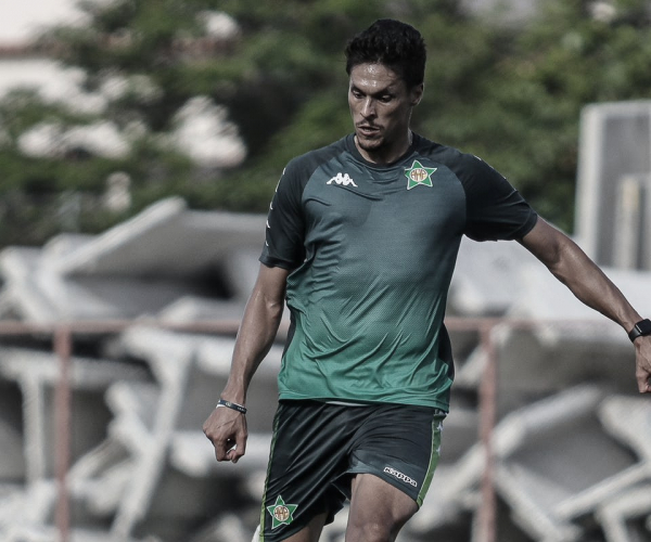 Ex-Fluminense, zagueiro Reginaldo trabalha forte nas férias e vive expectativa por acerto com novo clube