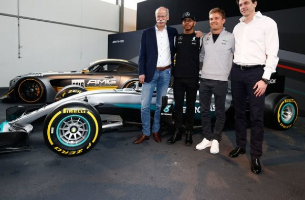 Hamilton vaticina una batalla real con Ferrari en Australia