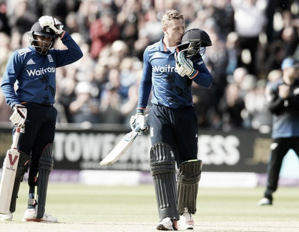 Root and Buttler get England over the line and into final