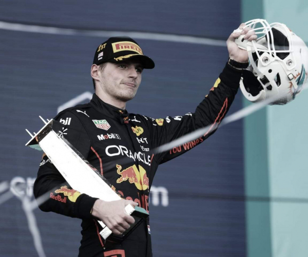 Verstappen ultrapassa Leclerc no início e vence primeiro GP de Miami da história