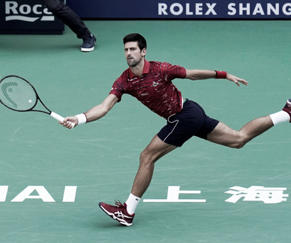 Djokovic y Federer siguen a paso firme en Shanghái 