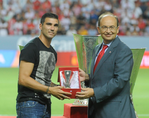 Reyes, homenajeado por el Sevilla FC