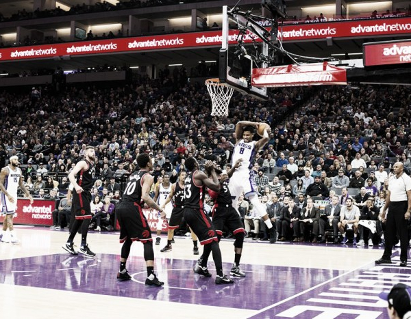 NBA, Sacramento beffa i Raptors. Denver domina contro i Jazz
