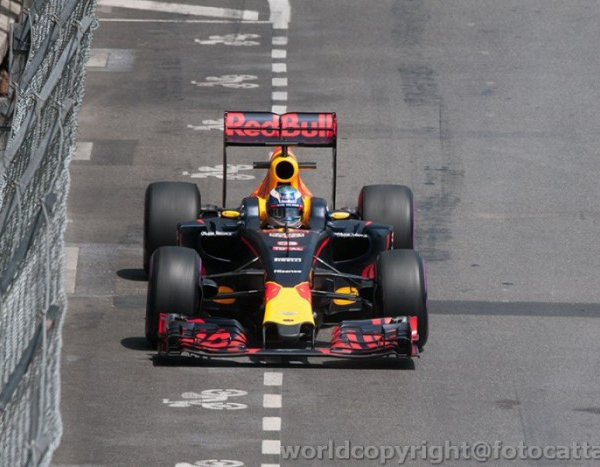 F1, sorpresa Ricciardo a Monaco, sua la pole