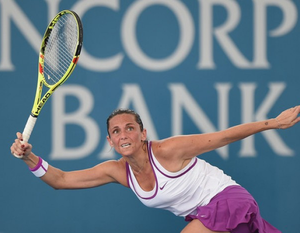 WTA Brisbane: la Vinci è un incanto, Cibulkova tramortita