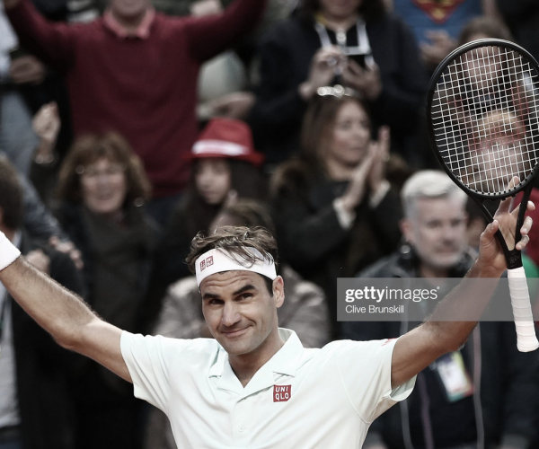 Federer sufre pero continúa con vida en Roma