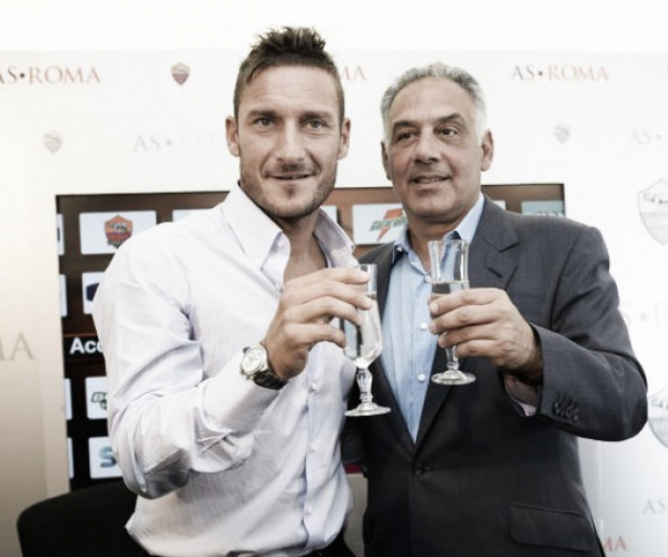 UFFICIALE: Totti rinnova con la Roma per un'altra stagione, l'ultima da giocatore