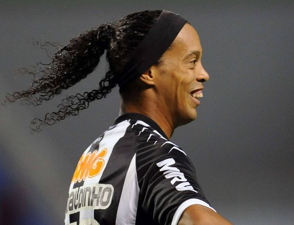 Ronaldinho reste à Mineiro