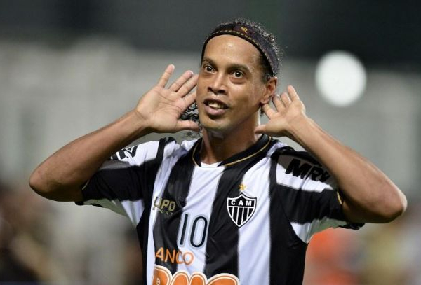 Et si Ronaldinho s'envolait pour le PSG?