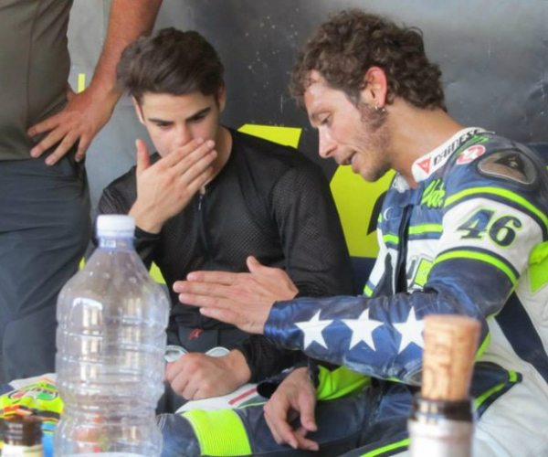 Moto3, parla la mamma di Fenati: “Il team non ha mantenuto le promesse, Rossi trovi una moto a mio figlio”
