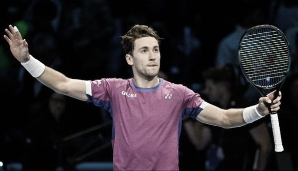 Casper Ruud gana a Andrey Rublev y se clasifica a
semifinales de ATP Finals