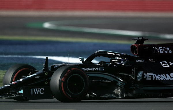 Hamilton logra la pole para la carrera sprint de  Silverstone
