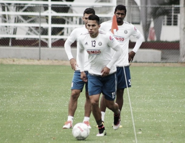 Carlos Salcedo: "Estamos mentalizados para ganarles con buen fútbol"