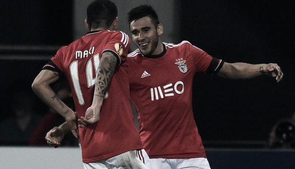 Benfica vence AZ pelo placar mínimo e conquista vantagem pro jogo de volta