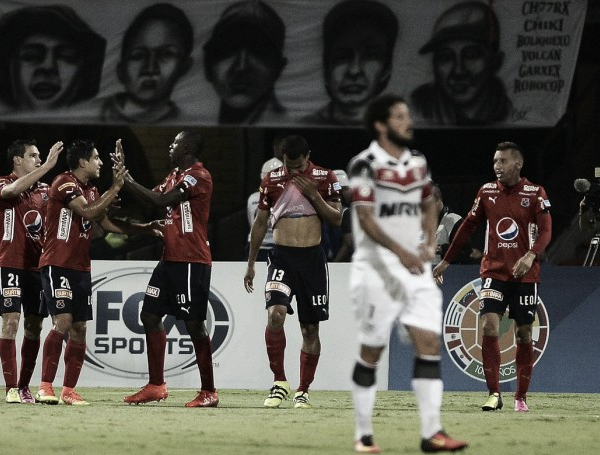 Santa Cruz joga mal fora de casa e é derrotado pelo Independiente Medellín