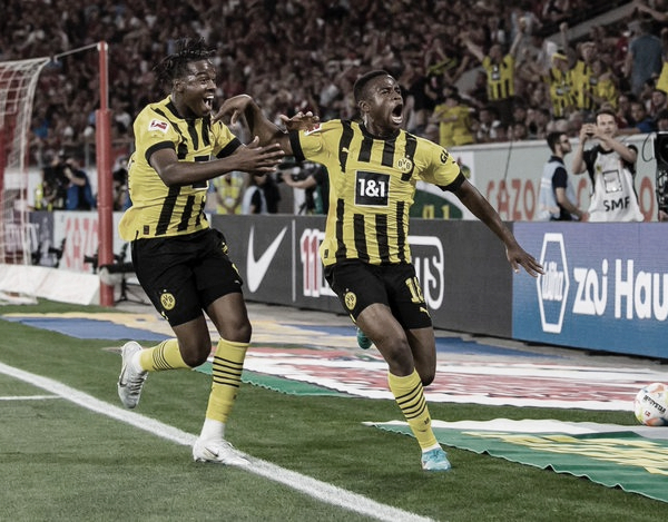  Dortmund faz três em 11 minutos e vence Freiburg de virada fora de casa