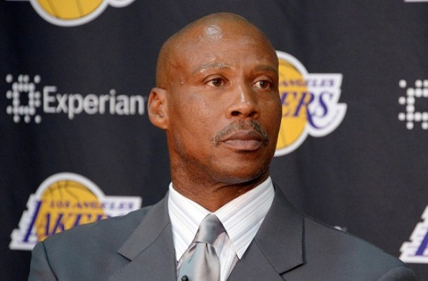 Los Angeles Lakers, benservito a Byron Scott