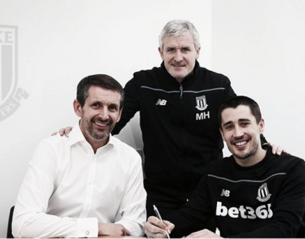 Bojan signs new Stoke contract