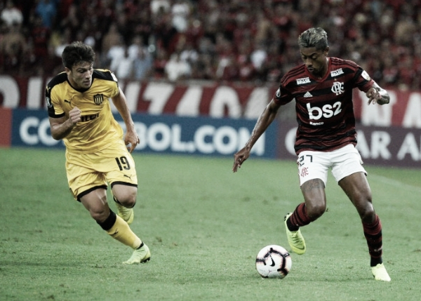 Flamengo joga mal, é derrotado pelo Peñarol e perde liderança do grupo D da Libertadores
