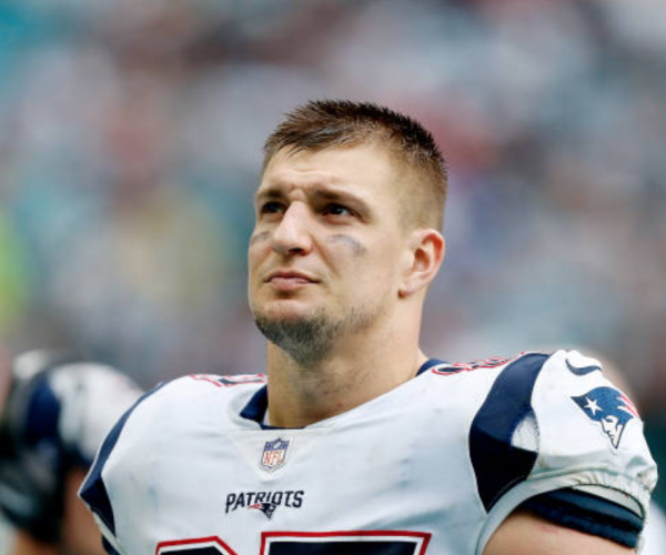 Rob Gronkowski comes out of retirement and traded to Buccaneers by Patriots